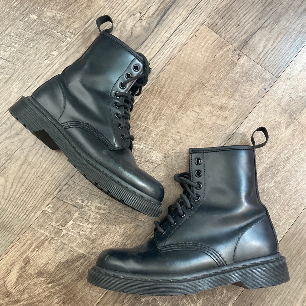 Dr Marten 1460 boot. All black monos